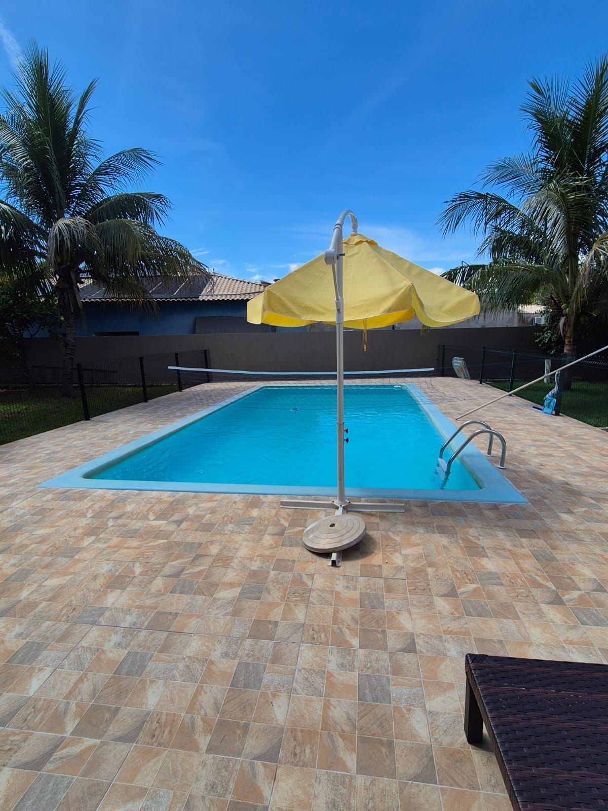 Piscina com Guarda-sol