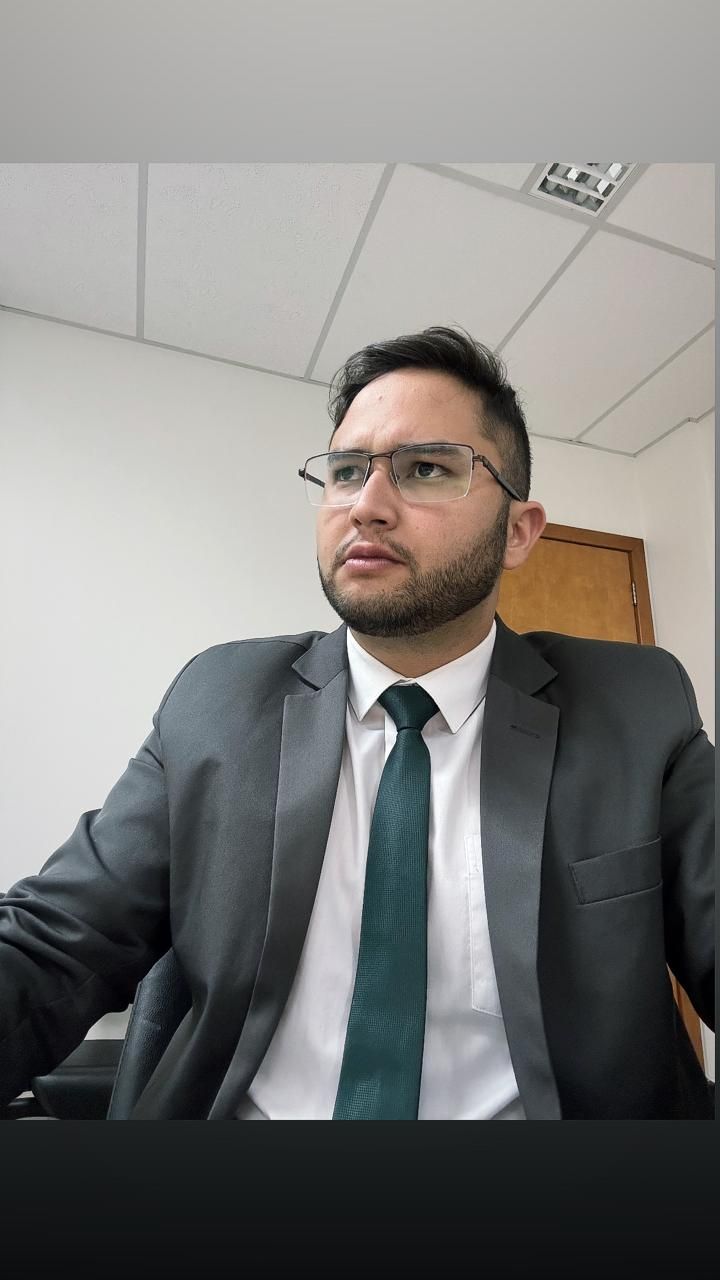 Dr. Wesley Roriz em seu escritório