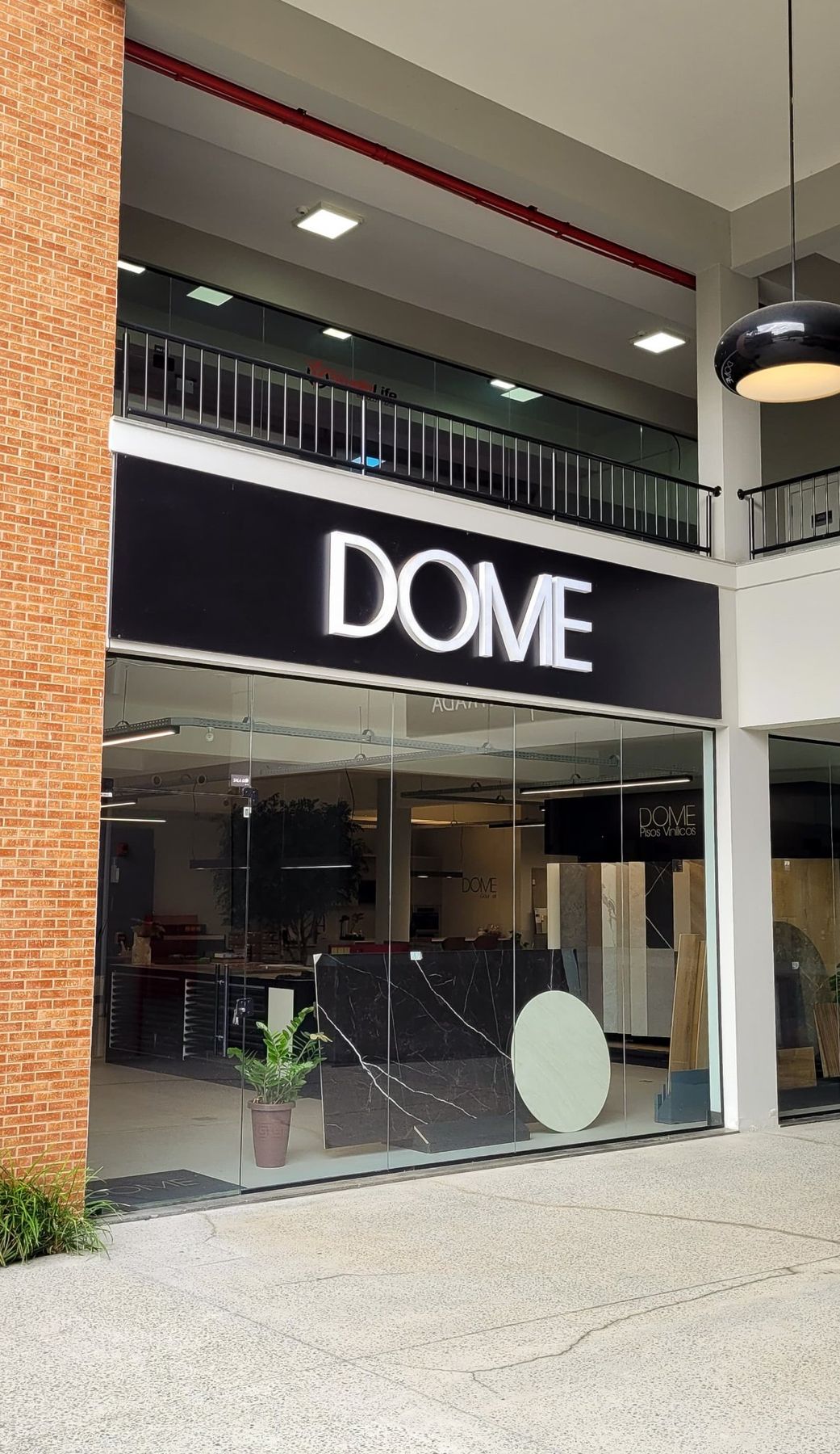 Dome Showroom — Pisos Vinílicos