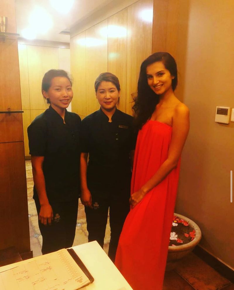 Sansha Spa therapists with guest