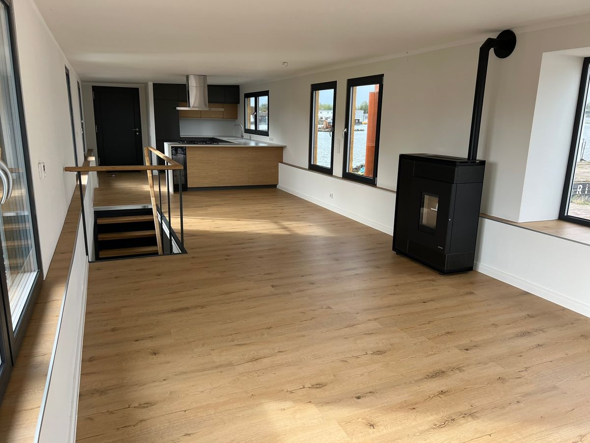 Ausbau – Wohnbereich mit Küche & Pelletofen