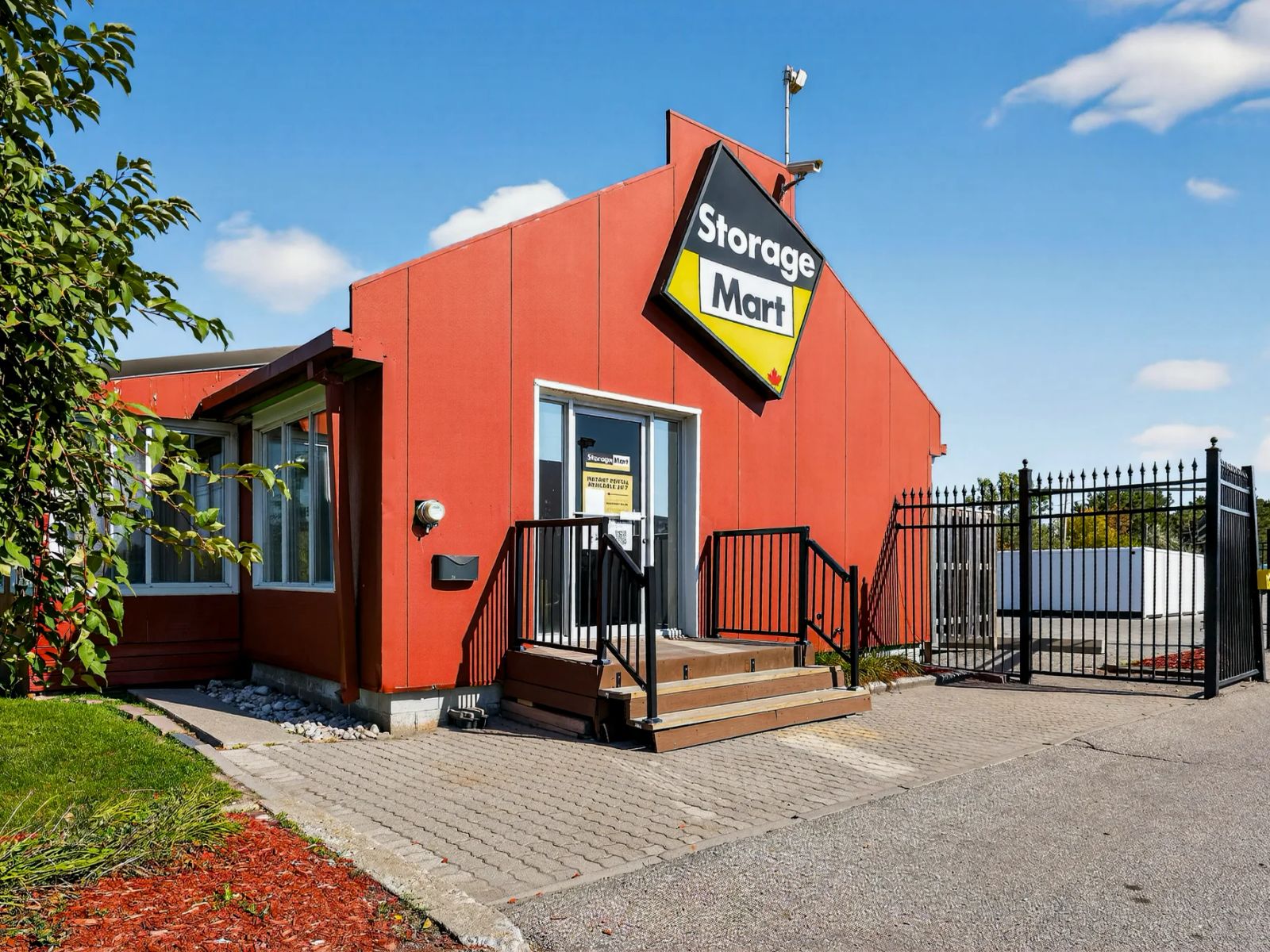 Storage Mart — Retail Exterior