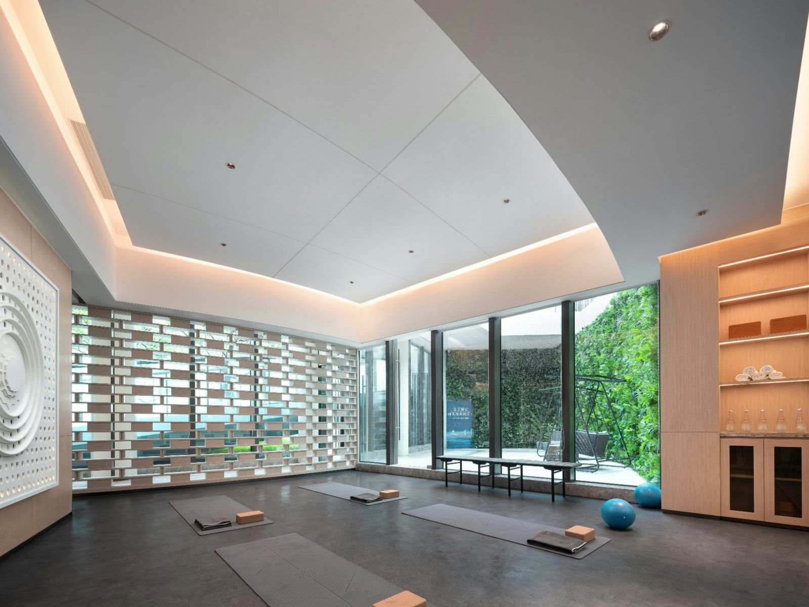 Yoga Studio — Detail