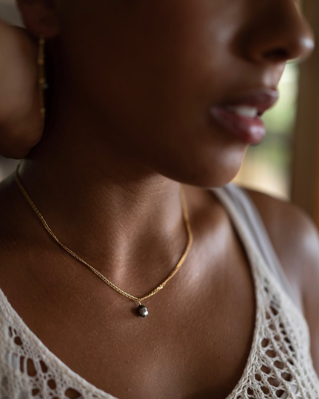 Bague perle noire statement