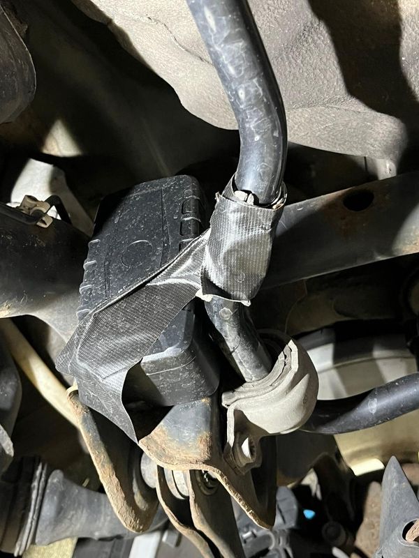 GPS-Tracker an der Hinterachse