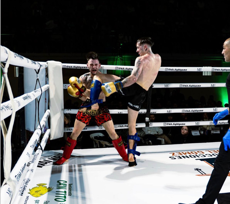 Rodillazo en combate